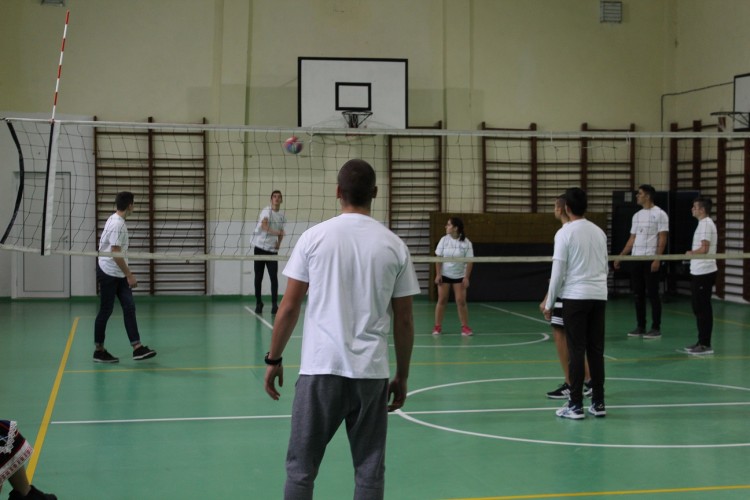 Ученици от Добрич са заедно срещу антициганизма чрез спорт